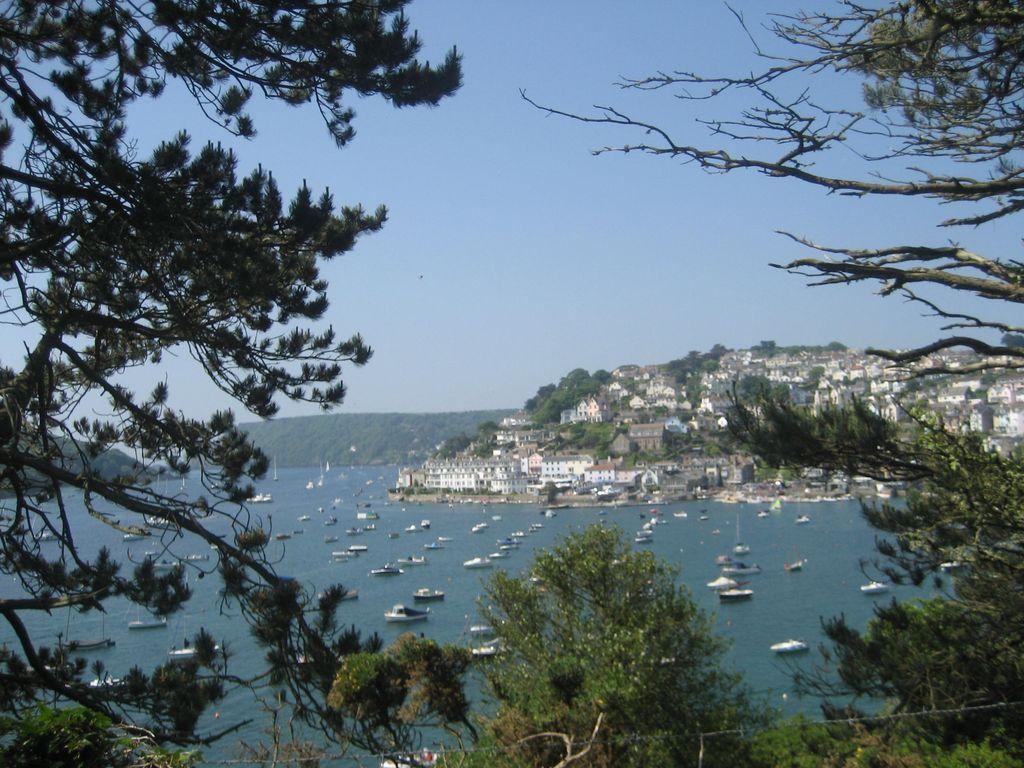 Salcombe.jpg.aecf33834a25a070bd5982788bf5adfc.jpg