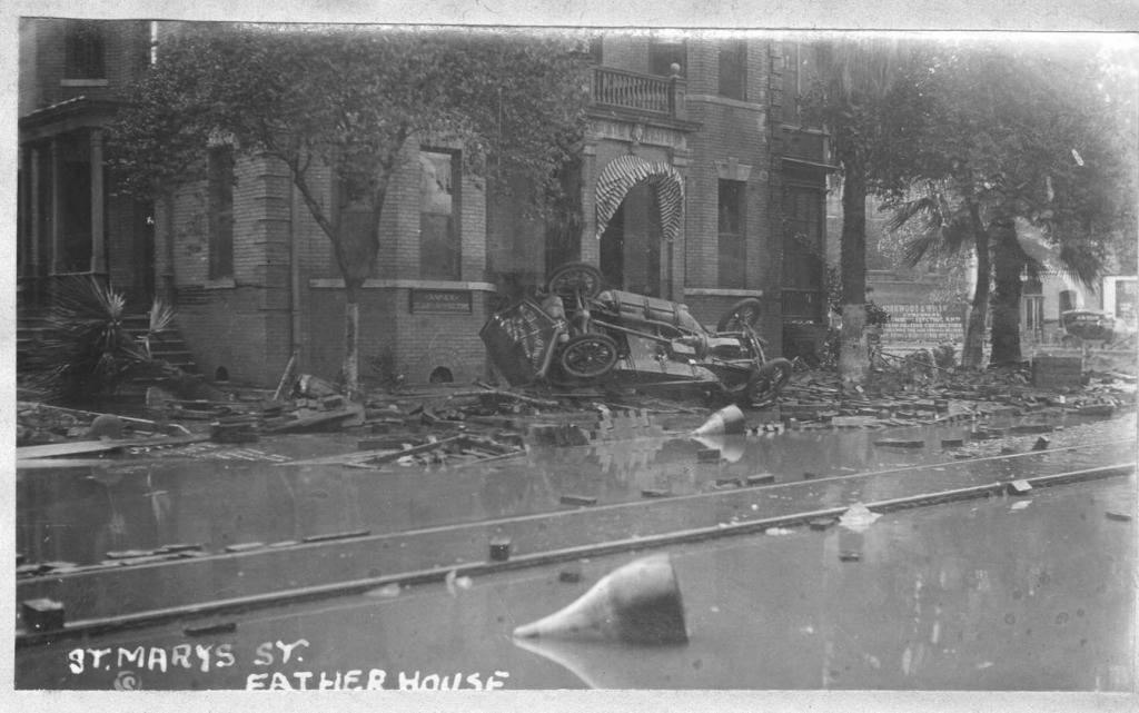 1548953005_stmaryscatholicchurchoblatefathershouse1921floodstrinityuwithpalms.thumb.jpg.a27aa74a2aea30aa82cf707e08eada3a.jpg