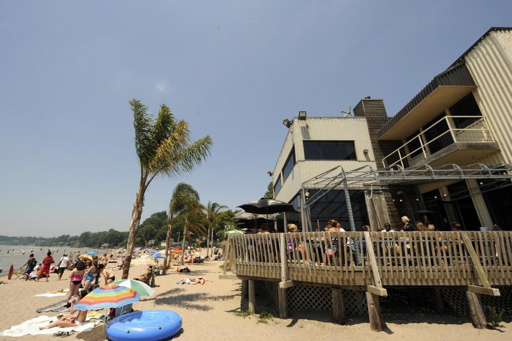 Beach_House_Restaurant_0_49620066-5056-b3a8-49b34a42fb3d1044.thumb.jpg.27a0f7ec3ff2c0eda1f8d07642cf4cf4.jpg