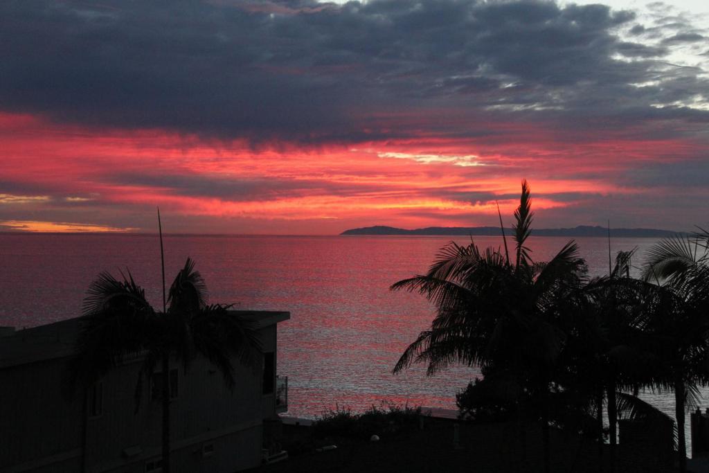 Catalina_sunset2015H.thumb.jpg.4f75b13cd618f02dc4a16f3a9fe3760d.jpg