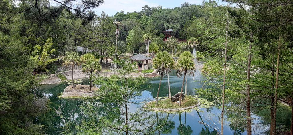 2000_IslandsFountains.jpg.85658cbf18076c67dc1c51c93cc8f0bc.jpg