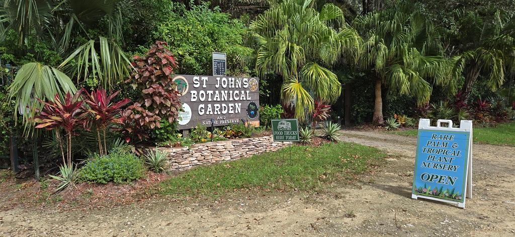 0000_GardenEntrance.jpg.6dfbd55d9bfeff3124620ff390bf6e3a.jpg